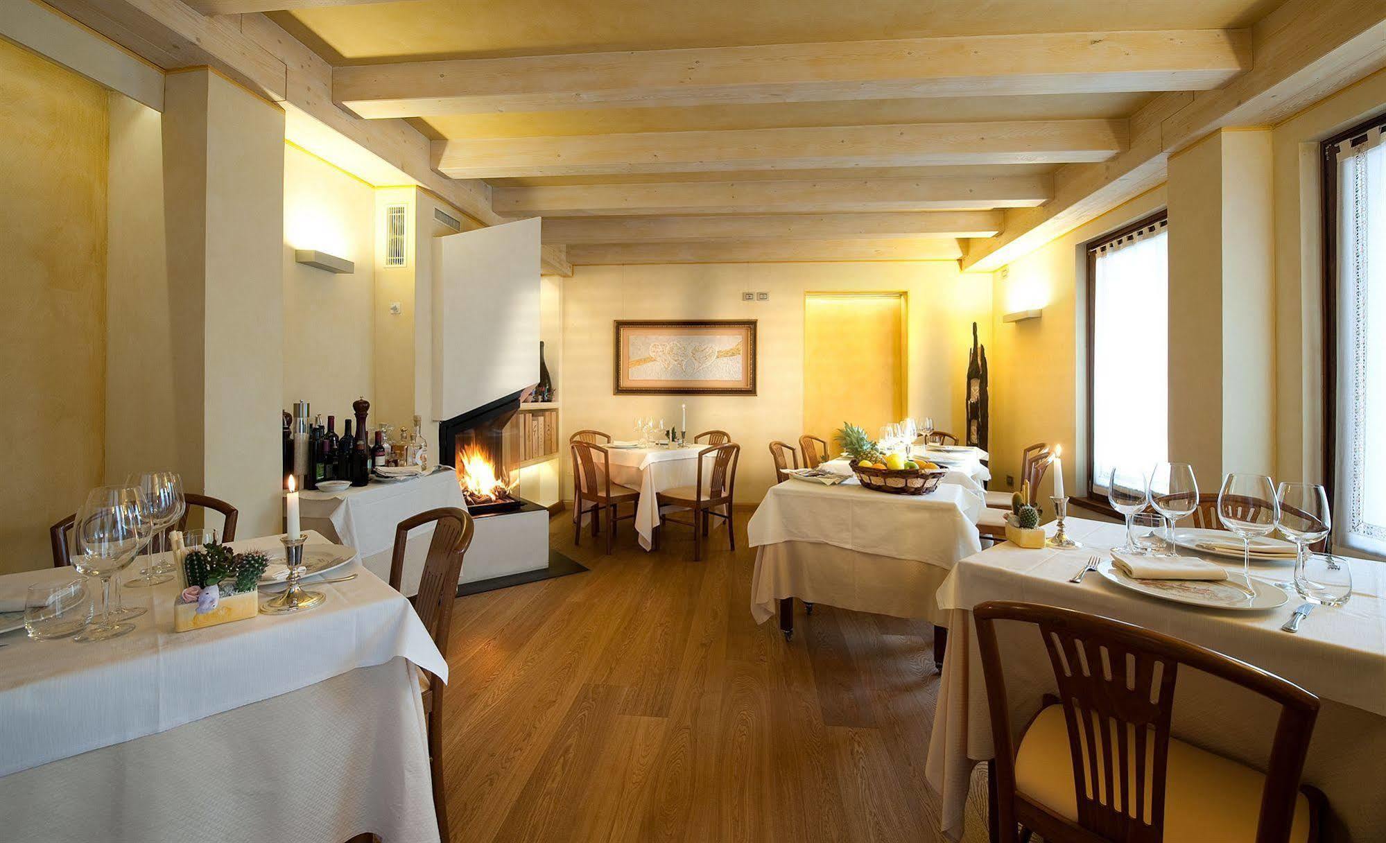 Mortegliano Trattoria Locanda Ai Tre Amici מראה חיצוני תמונה